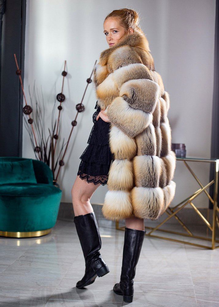 Пальто из меха лисы