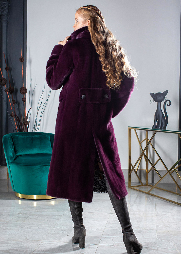 Пальто из норки фиолетового цвета